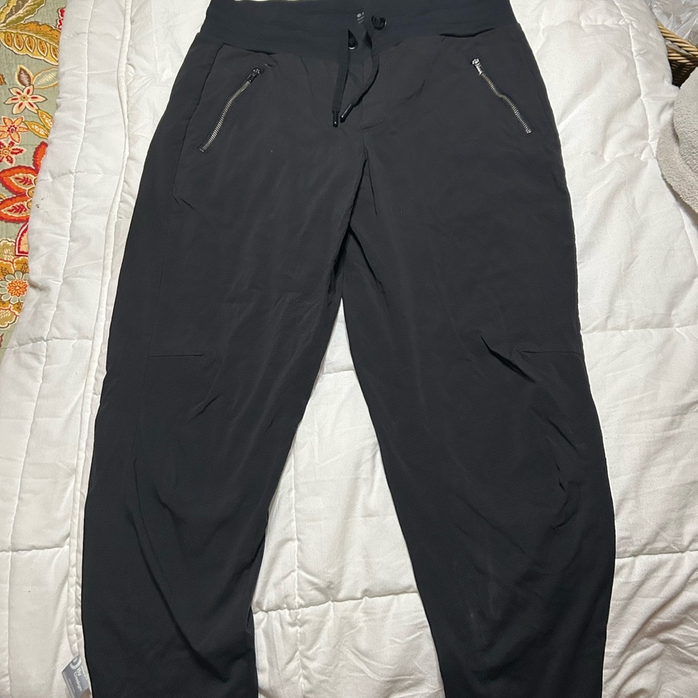 Athleta Women’s Black Joggers with Zippered Pockets